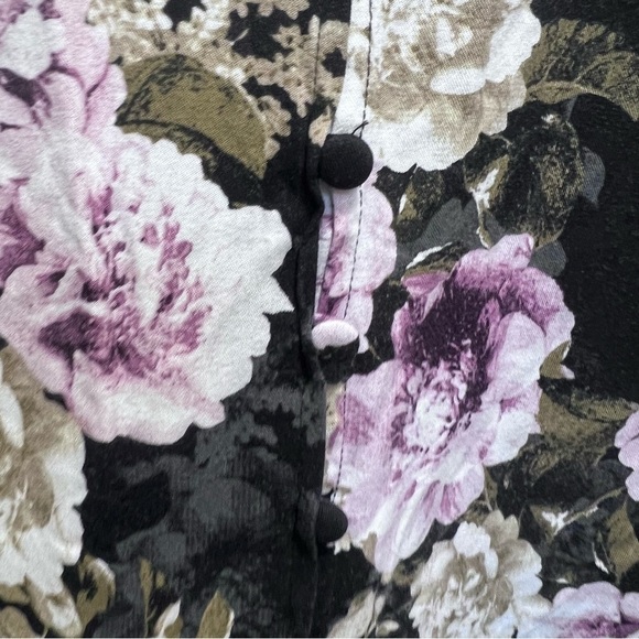 Torrid Stretch Challis Lace-Up Back Top Size 1x - Picture 5 of 10